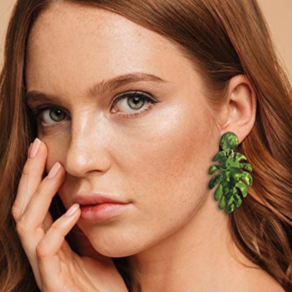 🍒3/$30 New Tortoiseshell Leaf Earrings - Picture 2 of 2